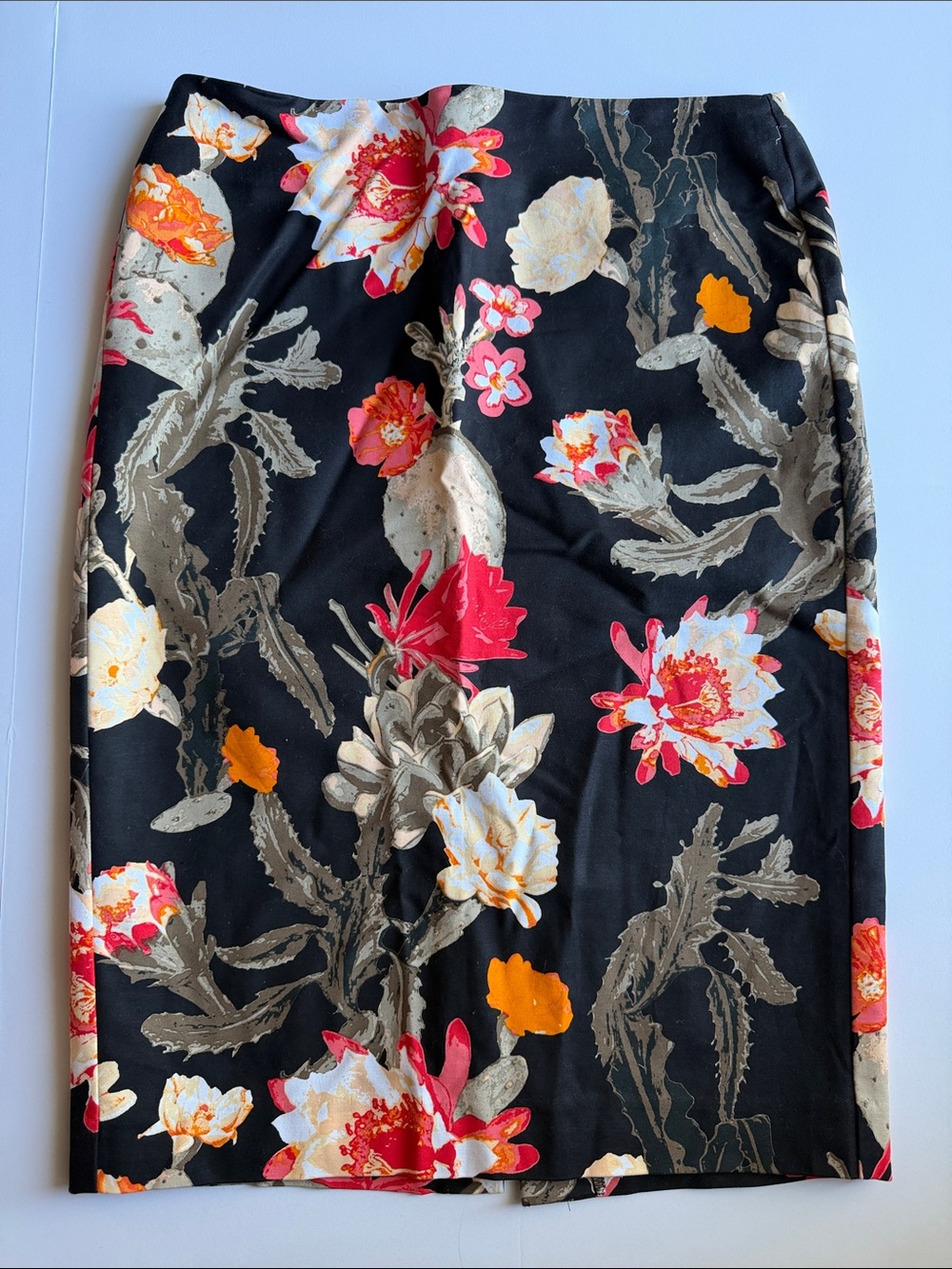 Lord & Taylor Floral Pencil Skirt in Black with coral salmon FLIWERS EUC *kh